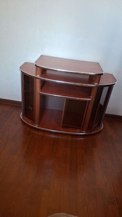 Деревянная подставка для телевизора