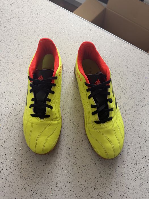 Adidas Fotbal barbati / baieti nr42 ( 26 cm ) 10/10 Pret : 89 lei