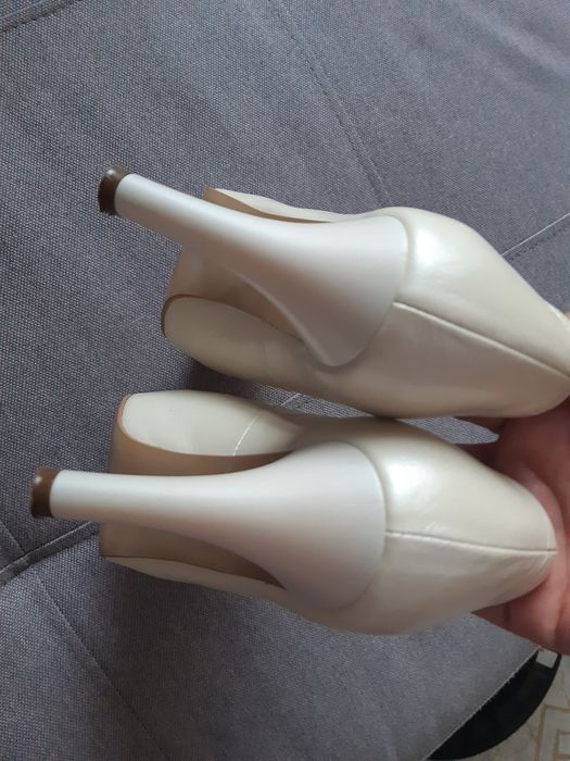 Pantofi crem din piele 35 / 36