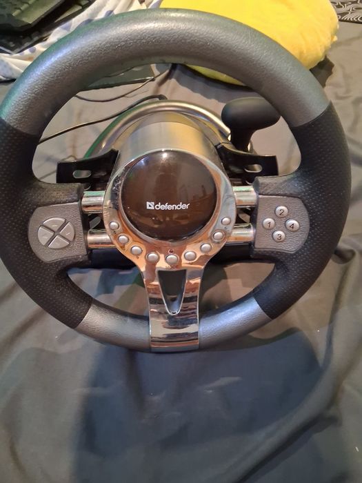 Продавам волан defender