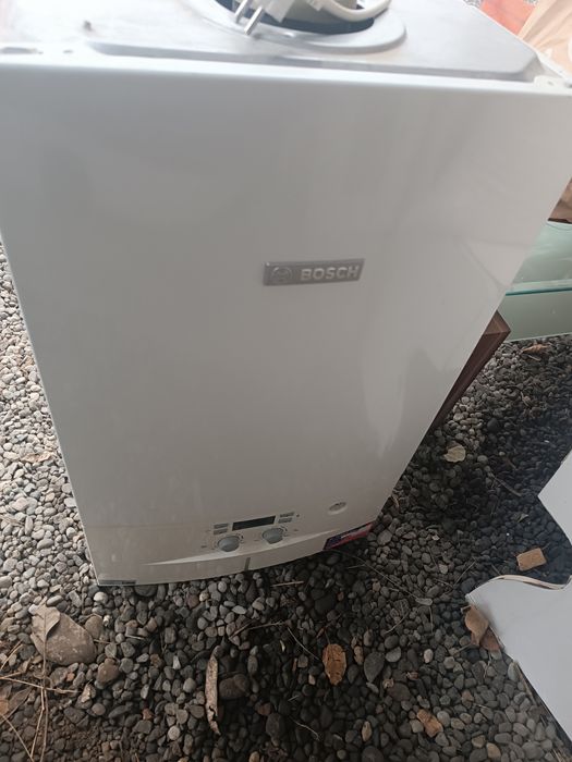 Vând centrala Boss în stare bună de funcționare.verificata recent