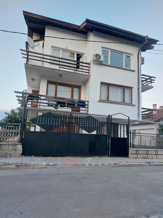 Продава се Къща в Нови Искър - 220 кв.м за 1819 €/кв.м - Снимка #1