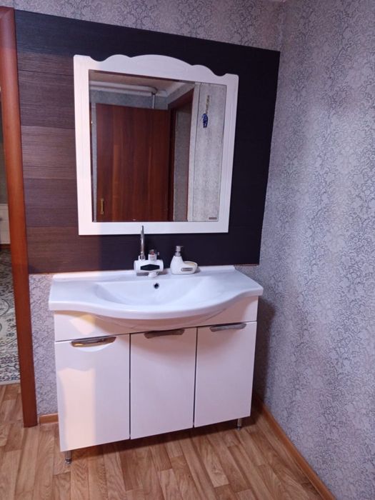 Раковина с зеркалос