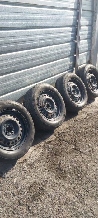 Диски с резиной.