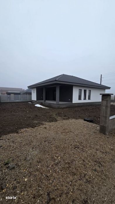 Casa noua de vanzare in Lazuri – semifinisata