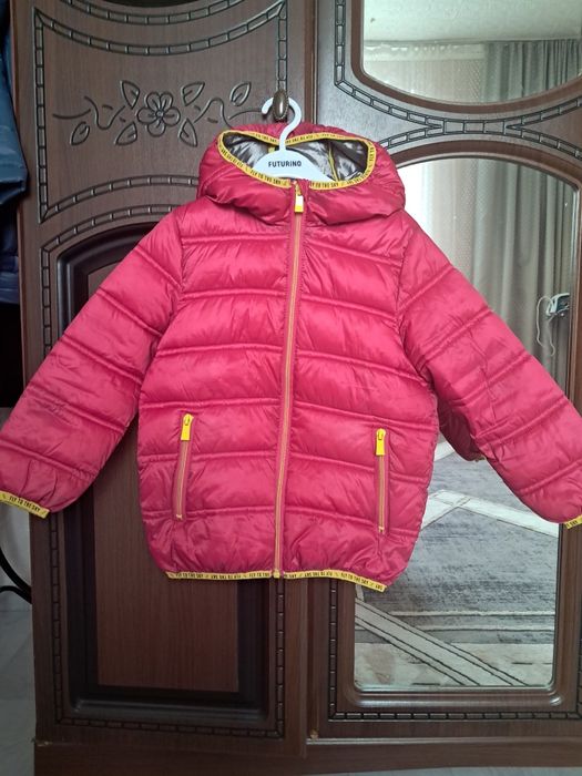 Продам осеннию куртку размер 110