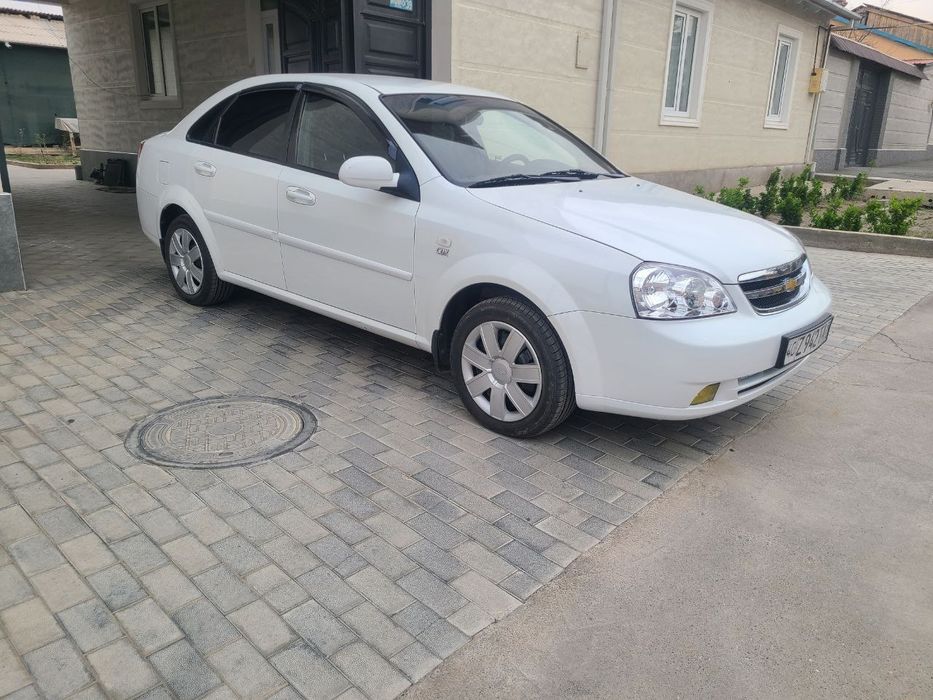 Chevrolet lasetti  сотилади
