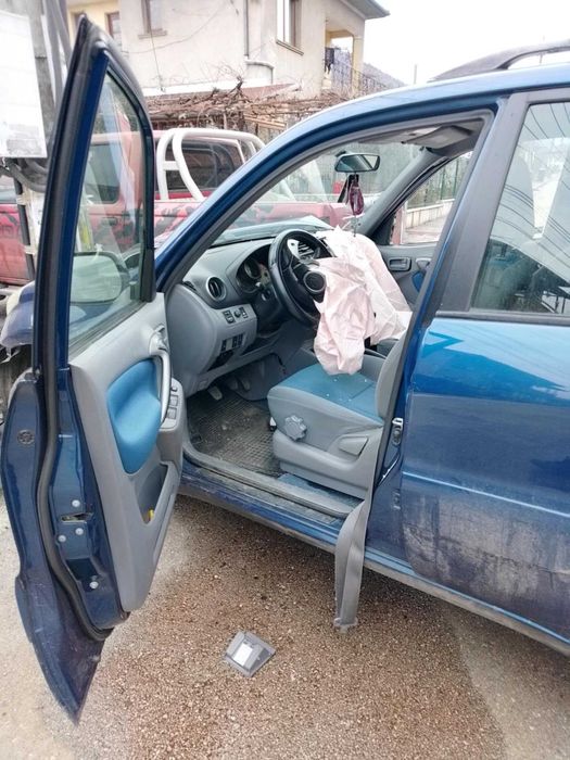 Тойота рав 4 , дизел 2002 година , блъсната за части