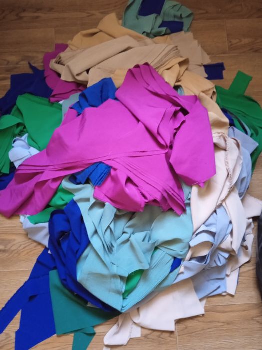 Мешок остатков кроя,отрезки,куски, лоскуты ткани для рукоделия.