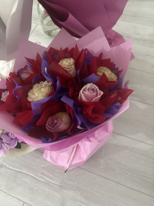 Әдемі букет гүл. Арзан бағаға  әр букет 5000 тг