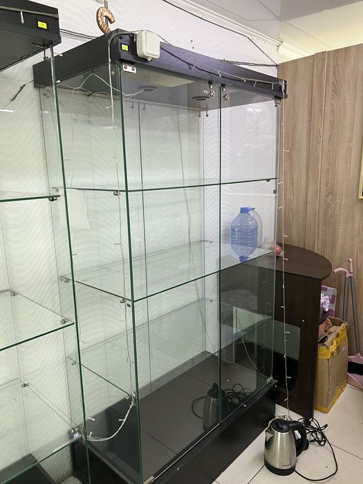 Продается 3 стеклянные шкафы
