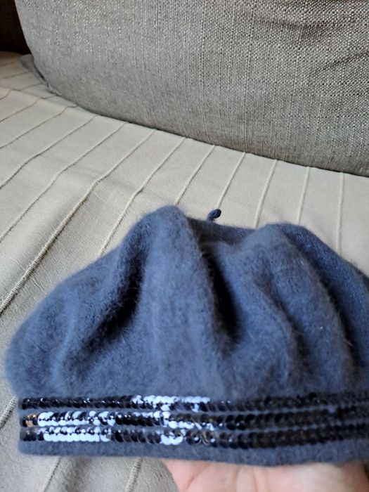 Продавам италианска, нова мохерна барета