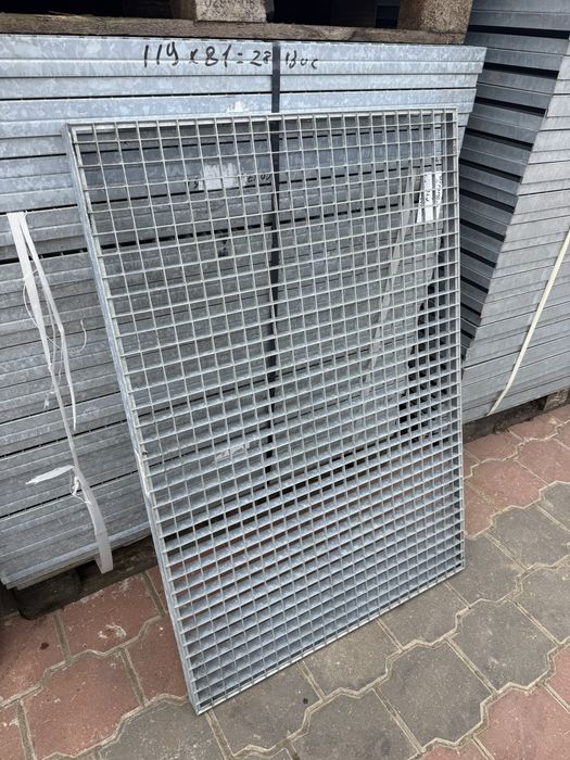 Trepte si gratre zincate super pret