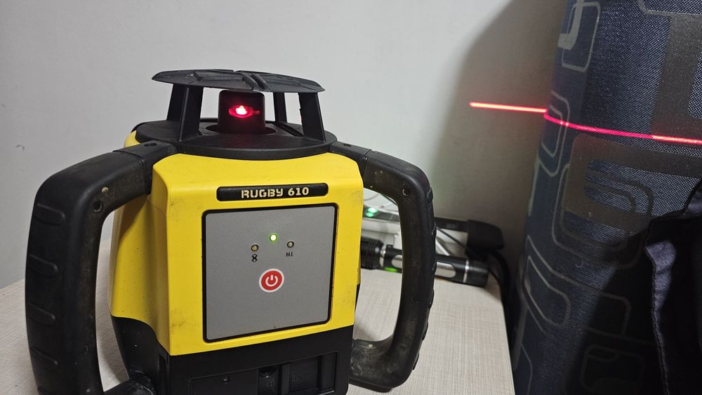 Vând laser leica 610-810