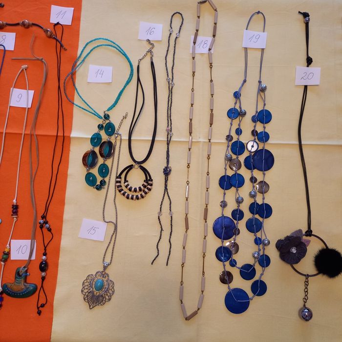 Продавам бижута .