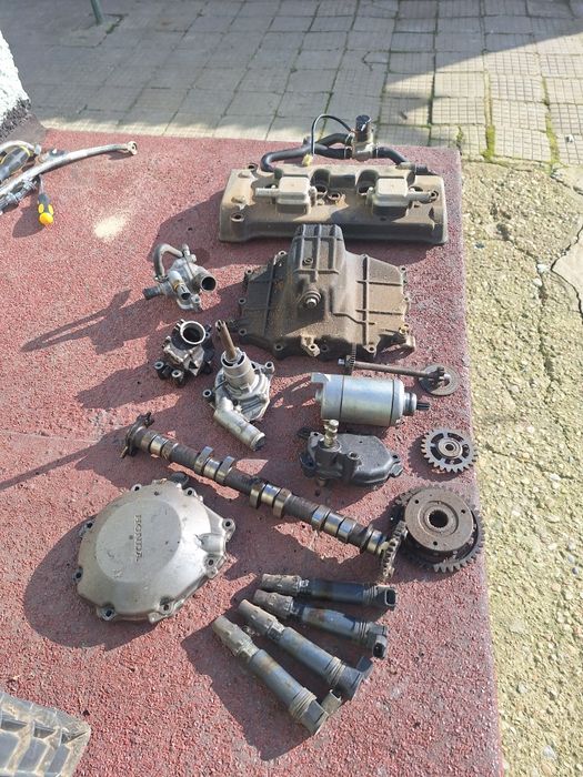 Honda cbr1000rr 04-07 година, ЧАСТИ