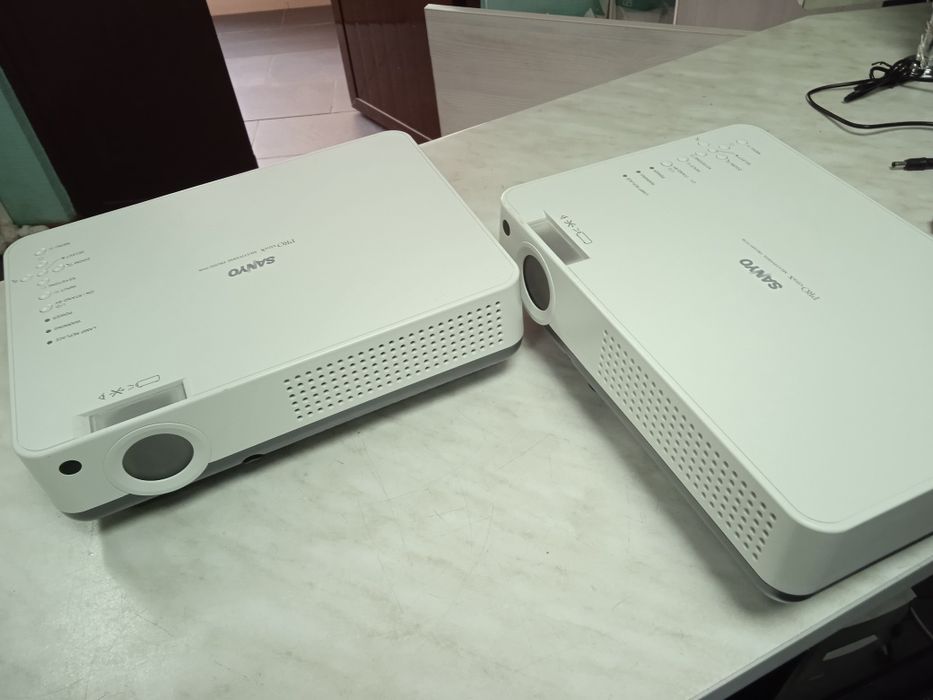 Продам проектор. Sanyo