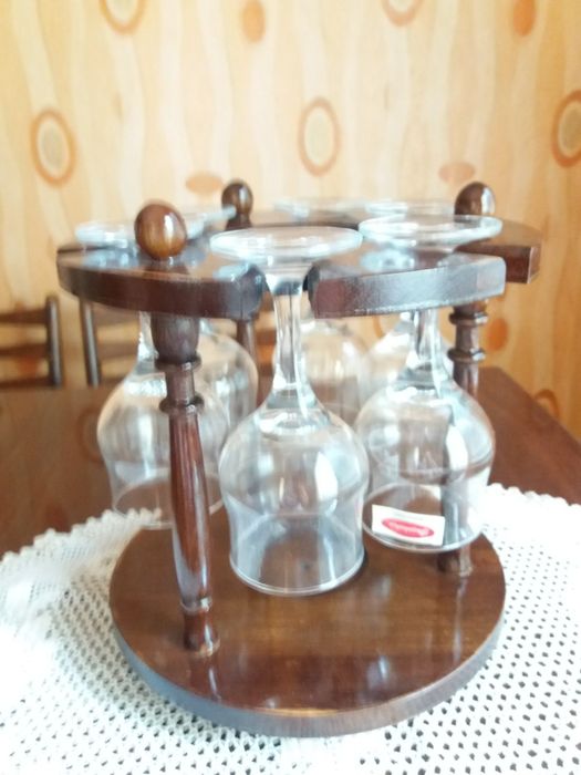 Поставка за чаши от масив орех и пепелник"Davioff"