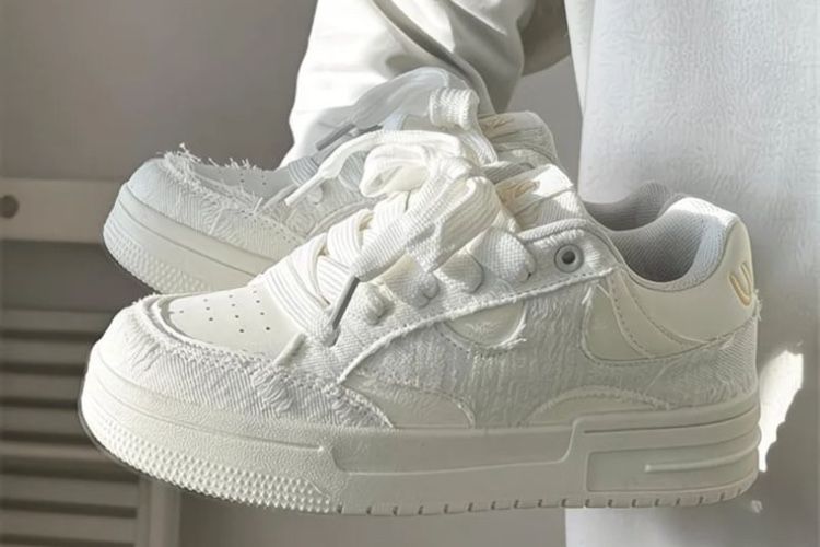 Продам кроссовки