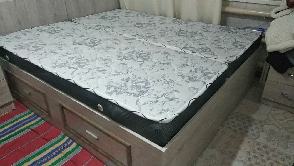 Срочно продам 2 кровати практически новый. Размером 1,80*80