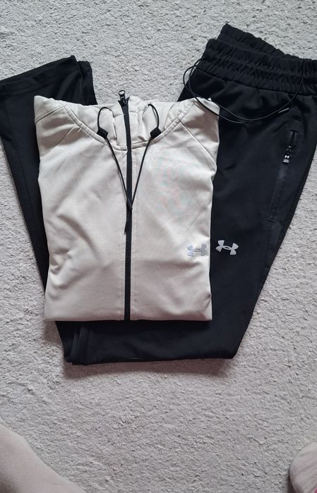 Спортен екип Under Armour – мъжки комплект  анцунг суитчър 

Продавам