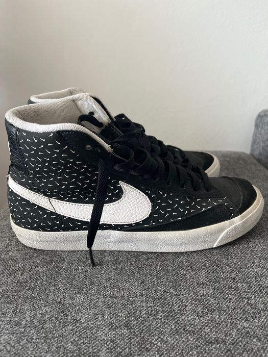 Vând adidași Nike Blazer Mid