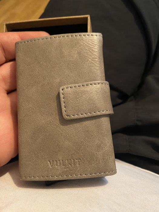 Vulkit port card piele