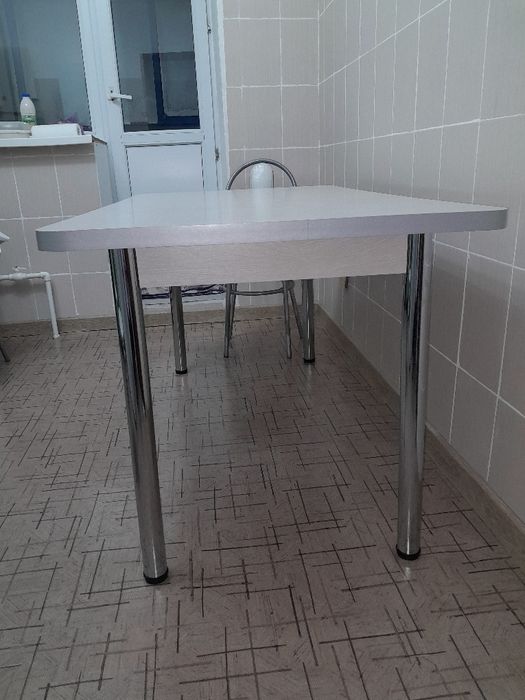 Продам кухонный стол 1,50-80