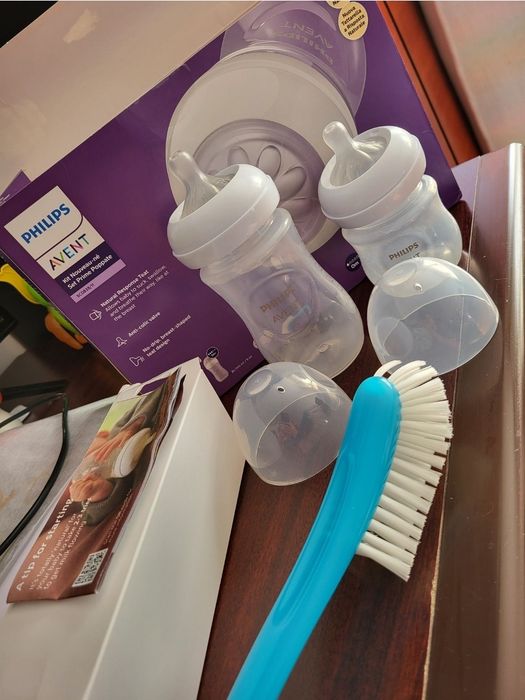 Vand 1/2 set biberoane, tetine, perie Philips Avent Natural Response