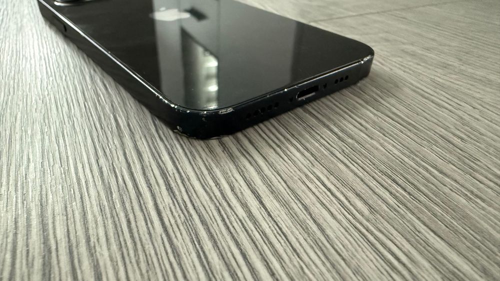 Телефон İPhone 12