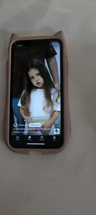 iPhone 11.    64