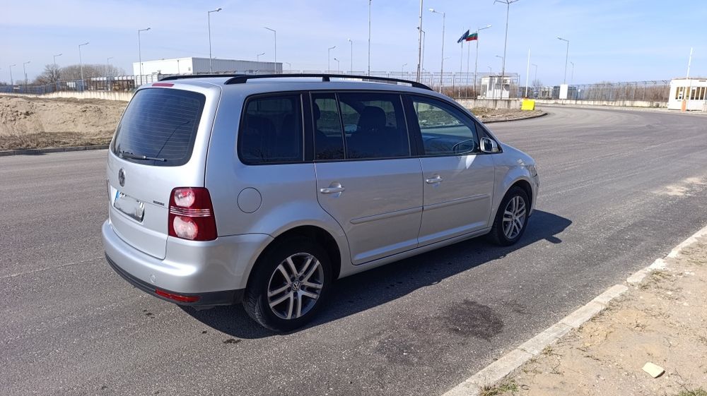 Volkswagen Touran 2.0 Eco full  Регистрация всичко платено.