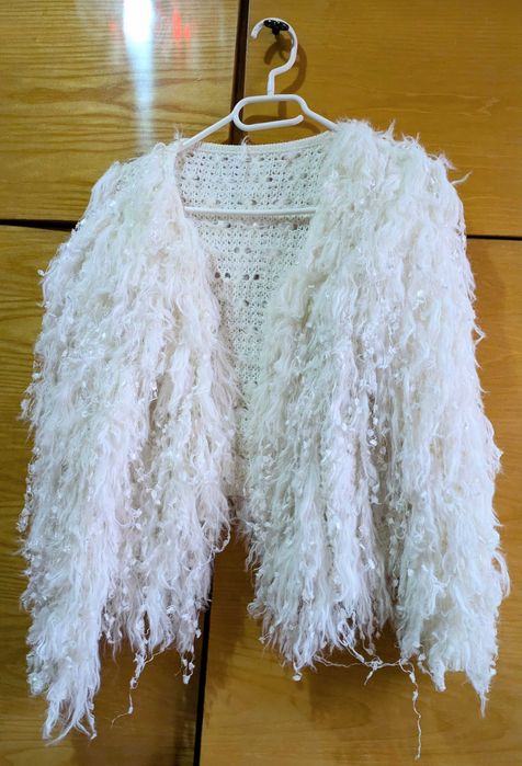 Cardigan drăguț cu croială deschisă și franjuri – primăvară/toamnă