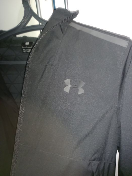 Продам ветровку фирма Under Armour