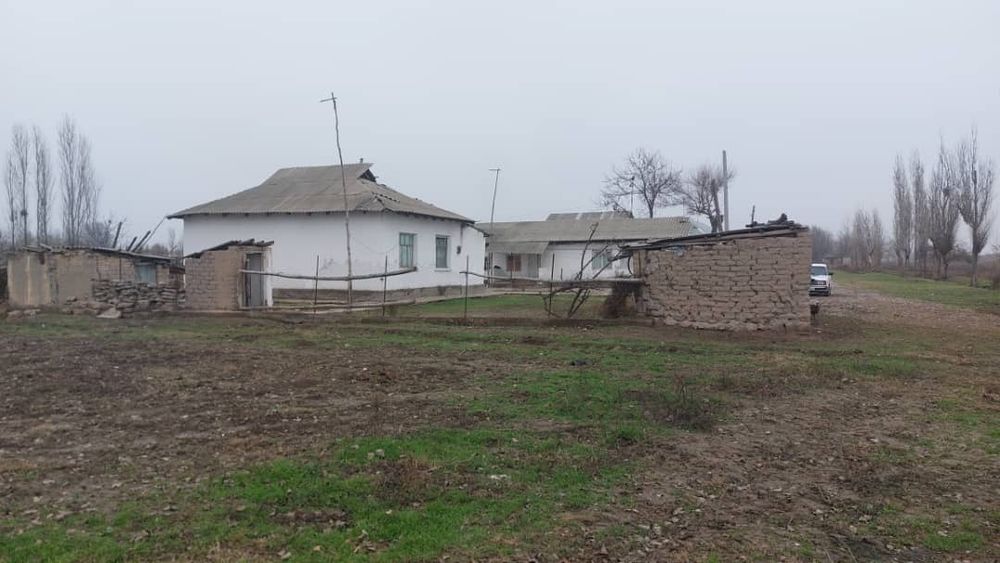 Продаётся  Дом 42 сотоки Куйчирчикски  р-он. Ташкентской области