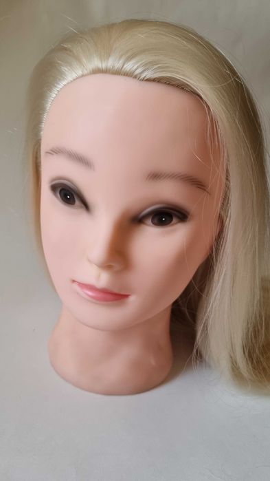 Продаётся манекен голова для причёсок. Метро БуюкИпакЙули (м.горький)