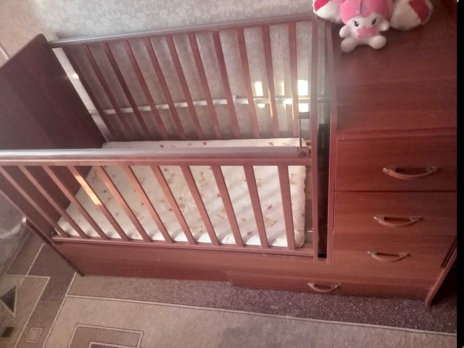 Детскую кравать.