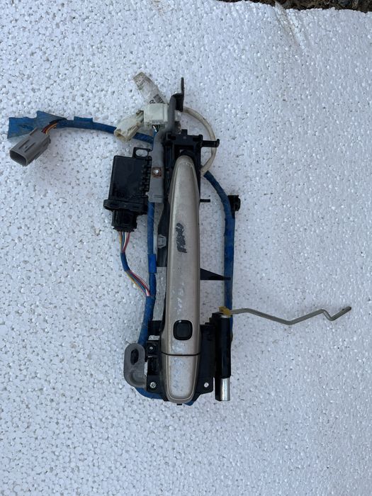 Передний наружный левый ручка от тойота эстима