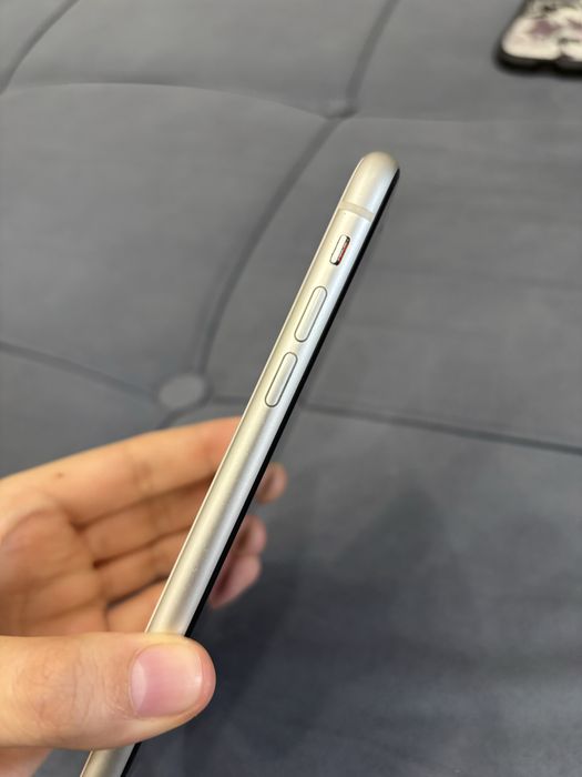 Iphone 11 белый.