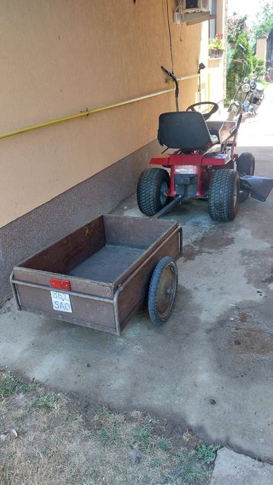 Vând tractor tuns gazon
