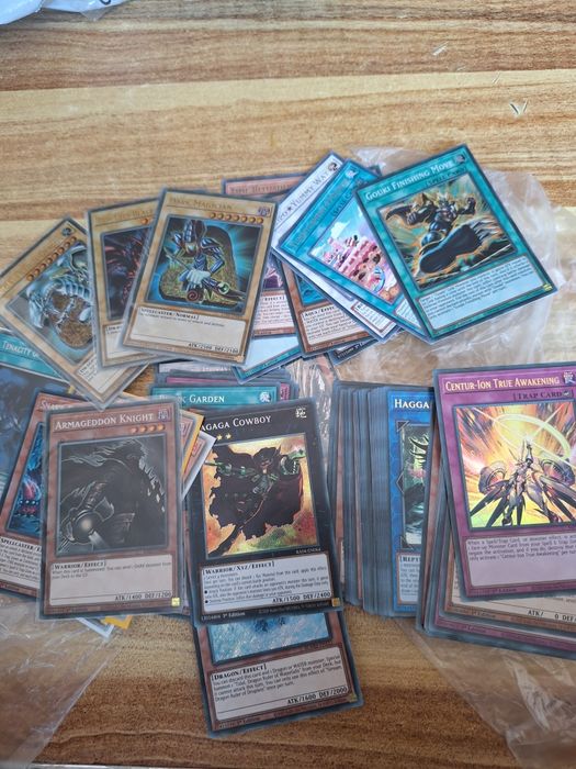 Предлагам Yu-Gi-Oh! бълк от холо карти