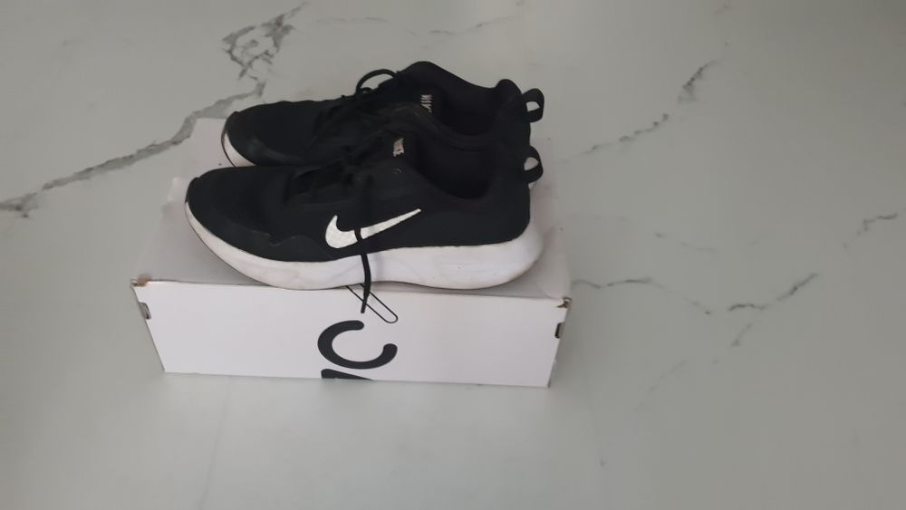 Оригинални маратонки nike TEAM HUSTLE D 11