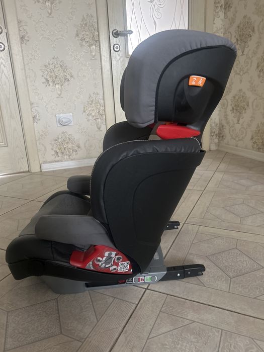 Продам автокресло chicco