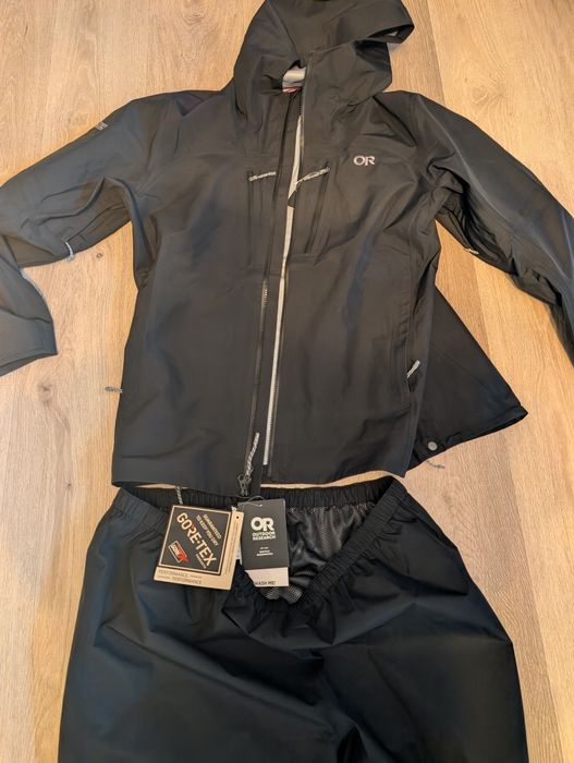 Costum outdoor Gore tex Outdoor Researche