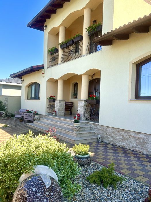 Casa/Vila suberba la cheie