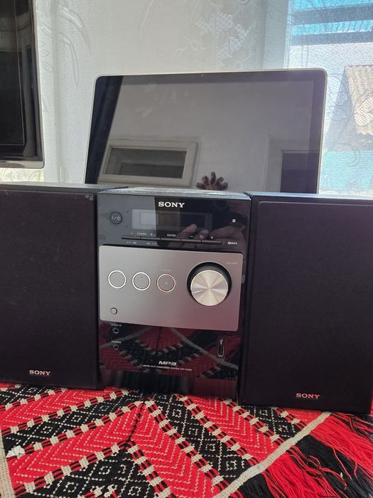 Boxa Akai 500 w cu microfon foarte  puțin utilizata plus diverse cameră  auto combina sony