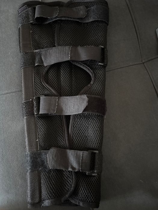 Тутор на коленный сустав