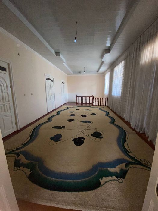 Uy sotiladi.  Дом продаётся