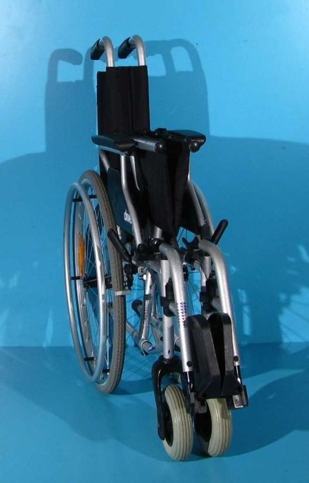Scaun cu rotile handicap Drive - latime sezut 44 cm