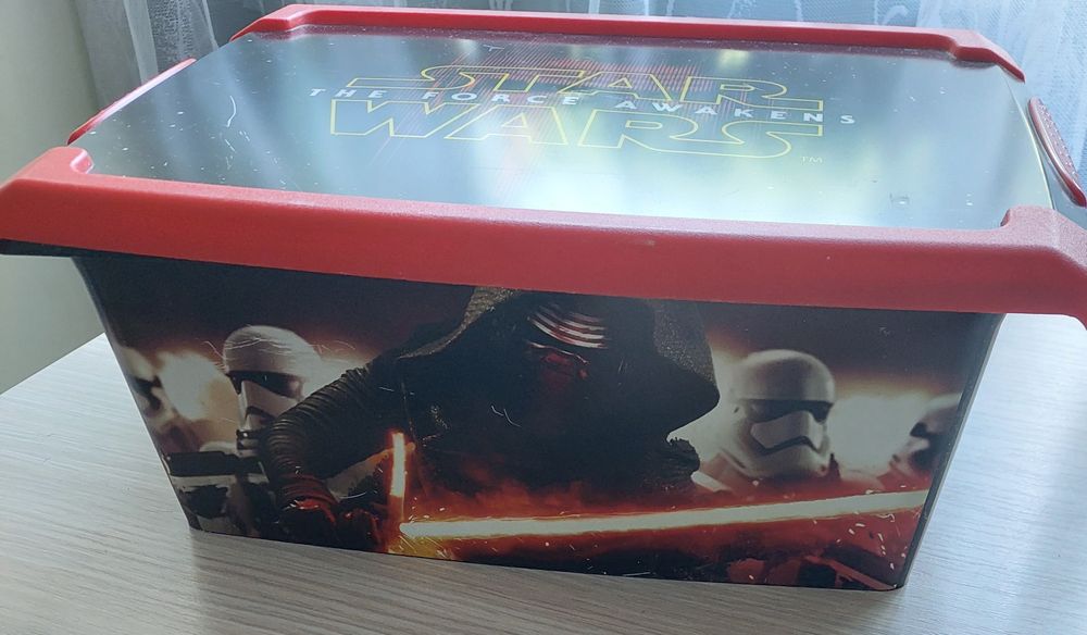 Cutii depozitare/gustare  Star Wars plastic și metalică